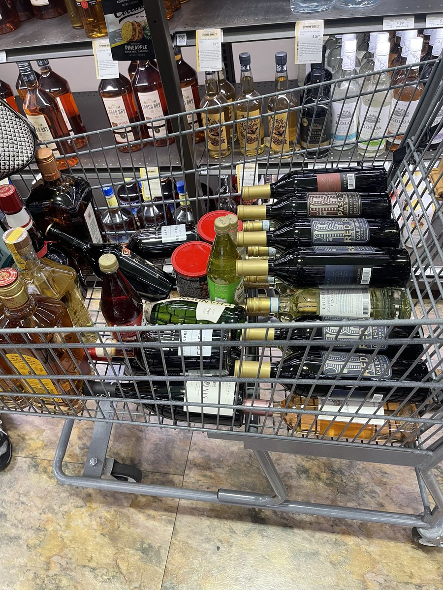 owie5384's tweet photo. Who’s ready to party??? https://t.co/vQsQHc7H9d