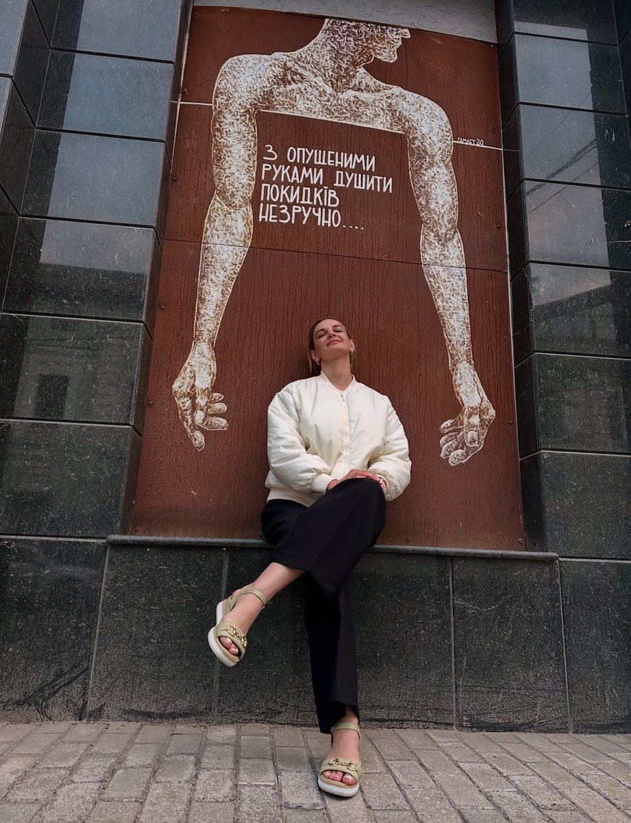 ghanna_anna's tweet photo. Днями у поїзді до Харкова розговорився зі мною сусід — виявився суддею на пенсії. Починав у Луганську, потім Харків, Київ, а зараз «я хлопцям допомагаю». 

Всю дорогу сусід розказував, що журналісти несправедливі до суддів.
1/11 https://t.co/72Z68qsM01