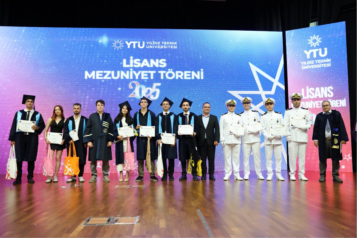 YTÜ Gemi İnşaatı ve Denizcilik Fakültesi mezunlarımız, bilgiyi pusula edinerek yepyeni ufuklara doğru yelken açtı!

Rektörümüz Prof. Dr. Eyüp Debik, törende mezunlara seslendi:

“Bir gemi nasıl ki dengenin yanı sıra doğru rota ve sağlam bir mürettebatla seyrederse; yükseköğretim