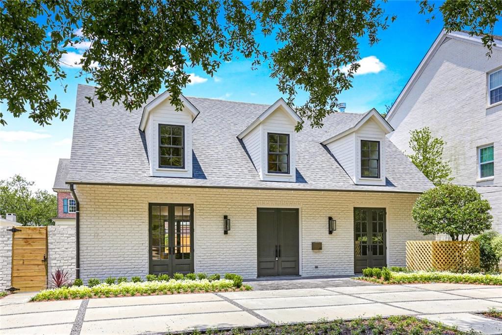 jlvnola's tweet image. Warm tones. Bold lighting. Balanced flow.
The Hector Home blends transitional style with real comfort—and it shows in every corner. Built for those who love design with feeling.

#JLVConstruction #HectorProject #NewOrleansHomes #DesignMatters #WeBuildDreams