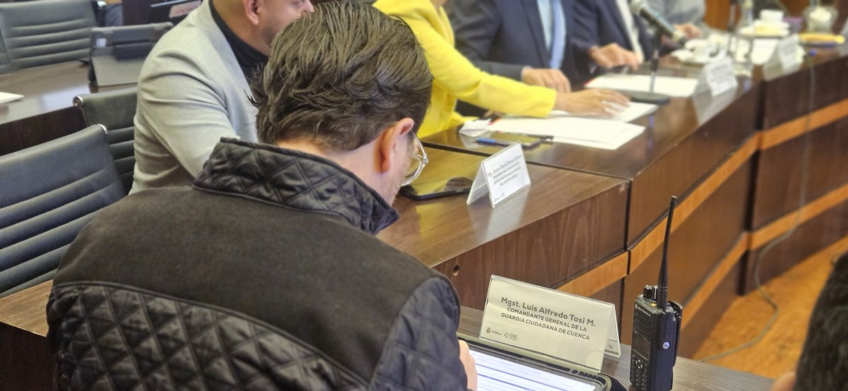 #GuardiaCiudadana, como miembro del directorio del <a href="/CSC_CUENCA/">Consejo de Seguridad Ciudadana de Cuenca</a> deseamos éxitos al Dr. <a href="/xavierbarrerav/">Xavier Barrera V.</a>, como Director Ejecutivo.

Reafirmamos nuestro compromiso para continuar cuidando el #OrdenControlSeguridad de #Cuenca.

Reconocemos el trabajo realizado por el Ing. Pablo Cueva