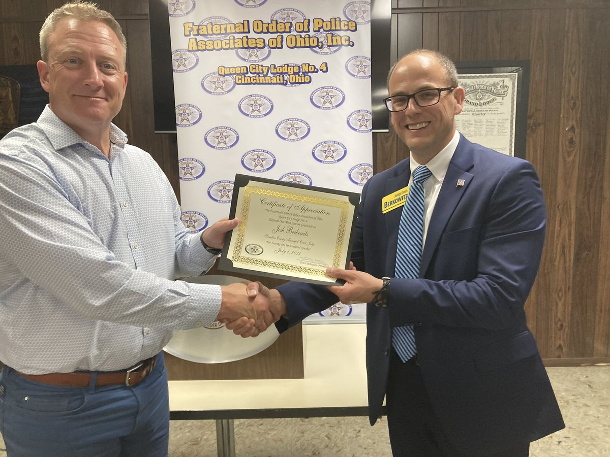 JudgeBerkowitz's tweet image. I appreciate the opportunity to speak with the Fraternal Order of Police Associates of Ohio, Queen City lodge. I discussed the Municipal Court & the importance of my race. Thanks for inviting me! Great to see many concerned citizens including Cincinnati FOP president Ken Kober.