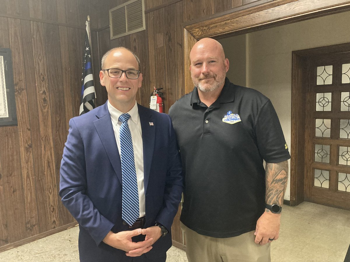 JudgeBerkowitz's tweet image. I appreciate the opportunity to speak with the Fraternal Order of Police Associates of Ohio, Queen City lodge. I discussed the Municipal Court & the importance of my race. Thanks for inviting me! Great to see many concerned citizens including Cincinnati FOP president Ken Kober.