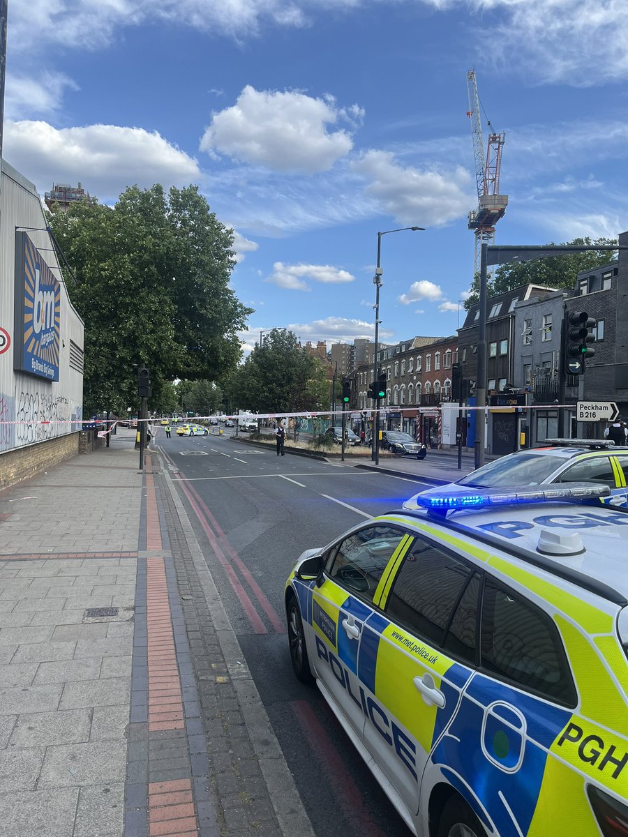 Transpontine's tweet image. Old Kent Road closed by police near Peckham Park Road junction