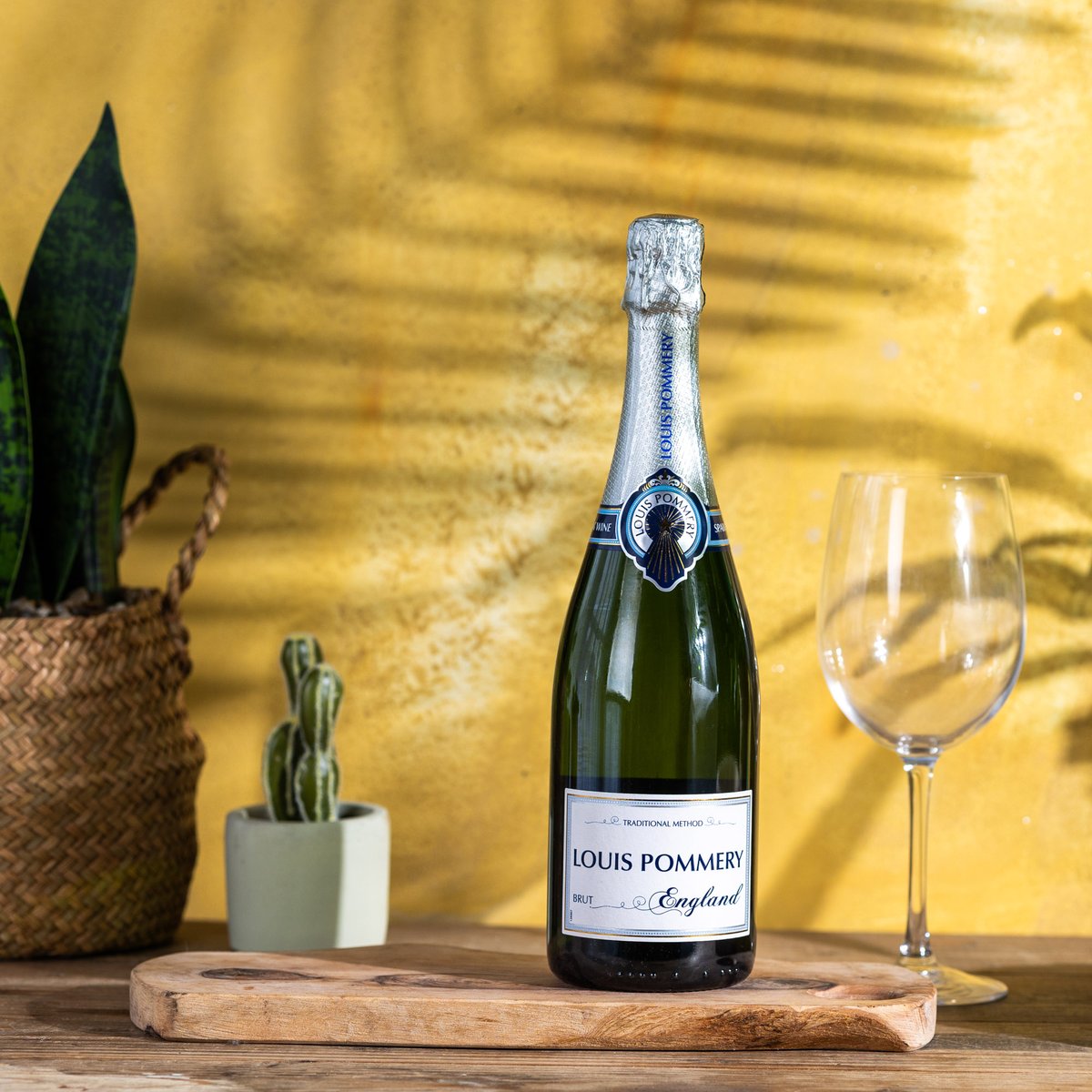 Beat the heat with the crisp freshness of Louis Pommery England. Discover the vibrant citrus and pear notes that make every sip a delight. 🍋🍐

#LouisPommery #EnglishSparklingWine #SummerVibes