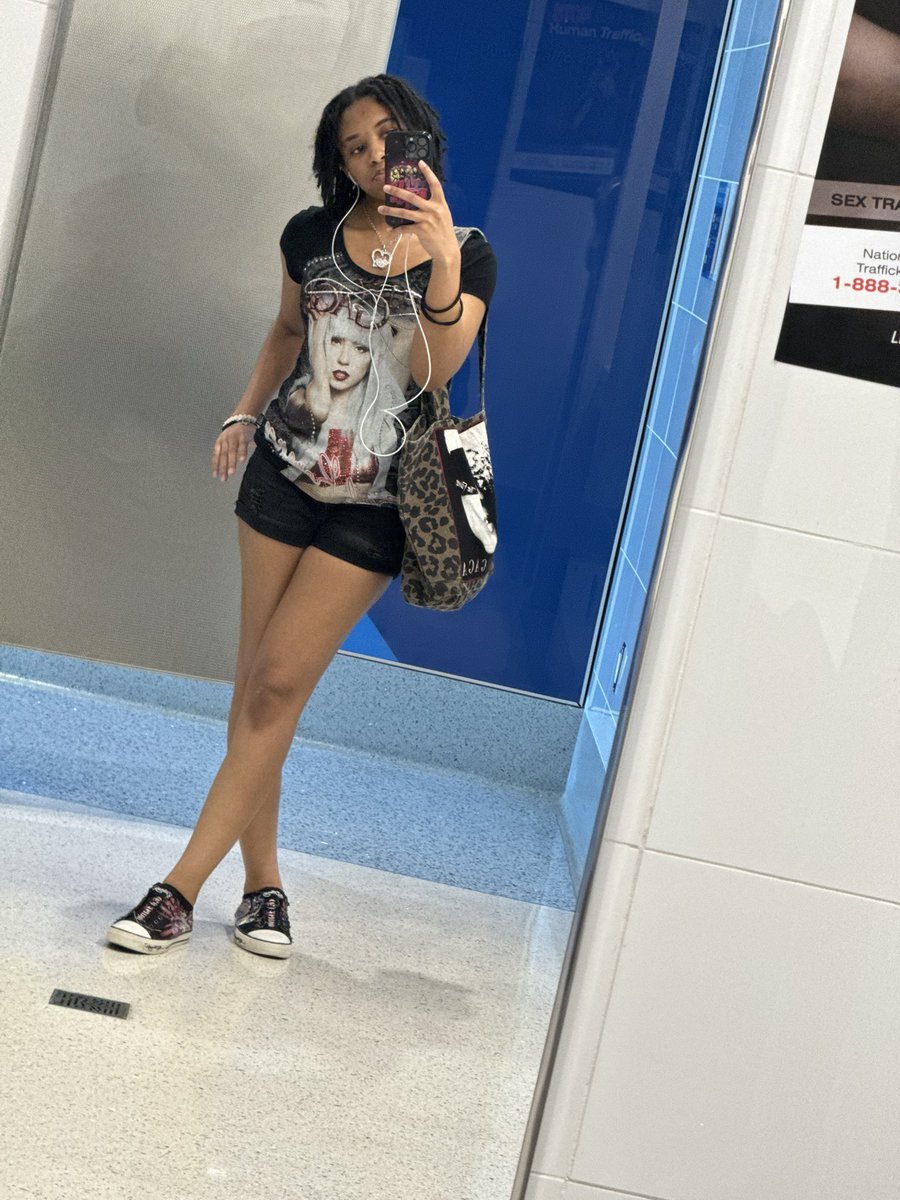 the fame gag pon di airport. NY IM COMING BABY