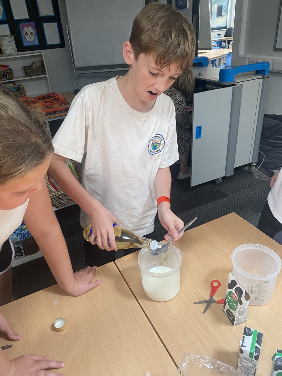 woodsettsy5's tweet photo. In Y5 today we learnt to be like the scientist Stephanie Kwolek and turned simple breakfast milk into plastic. https://t.co/CdnNfobTzH
