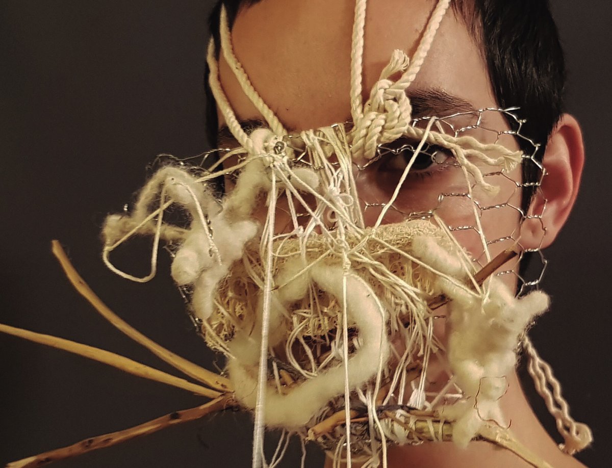 Nos emociona compartirles este textazo de #christiancamacho sobre la práctica de la artista veracruzana #lauramellado, radicada en Monterrey. Un recorrido fascinante por el lugar del nudo y el vértice en la imaginación humana. No se lo pierdan.
tr.ee/RBbyen