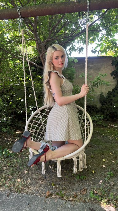 Watch Amber Kawaii's leaked NSFW photo on TwXstars