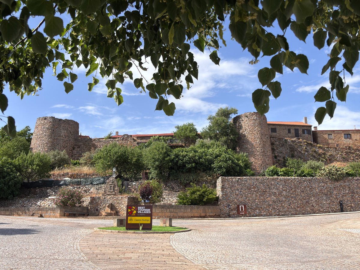 StuartRender's tweet image. 'A Taste of River Cruising'
On the Douro - day 3
A leisurely cruise followed by a coach tour up to UNESCO World Heritage Site Castelo Rodrigo. This evening we're moored about three metres inside Spain, at the end of the navigable Douro.

@RivieraTravelUK @AGTOUK