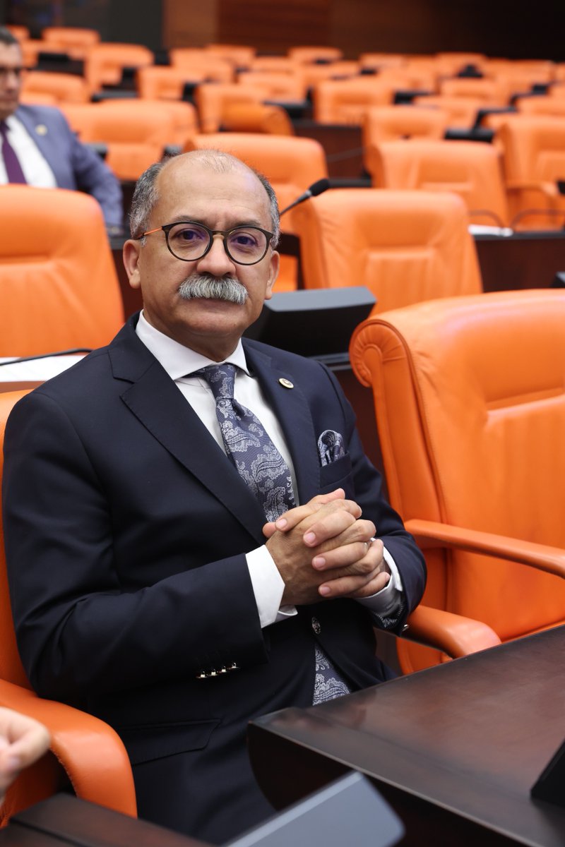 Zeytinliklerimizi talan ettirmeyeceğiz! 

AKP-MHP iktidarının doğamızı, üreticimizi ve geleceğimizi hiçe sayan kamuoyunda “zeytinlik yasası” olarak bilinen düzenlemeye karşı #CHP milletvekilleri olarak dimdik ayaktayız! 

Zeytinliklerimiz, sadece ağaç değil; emek, kültür ve hayat