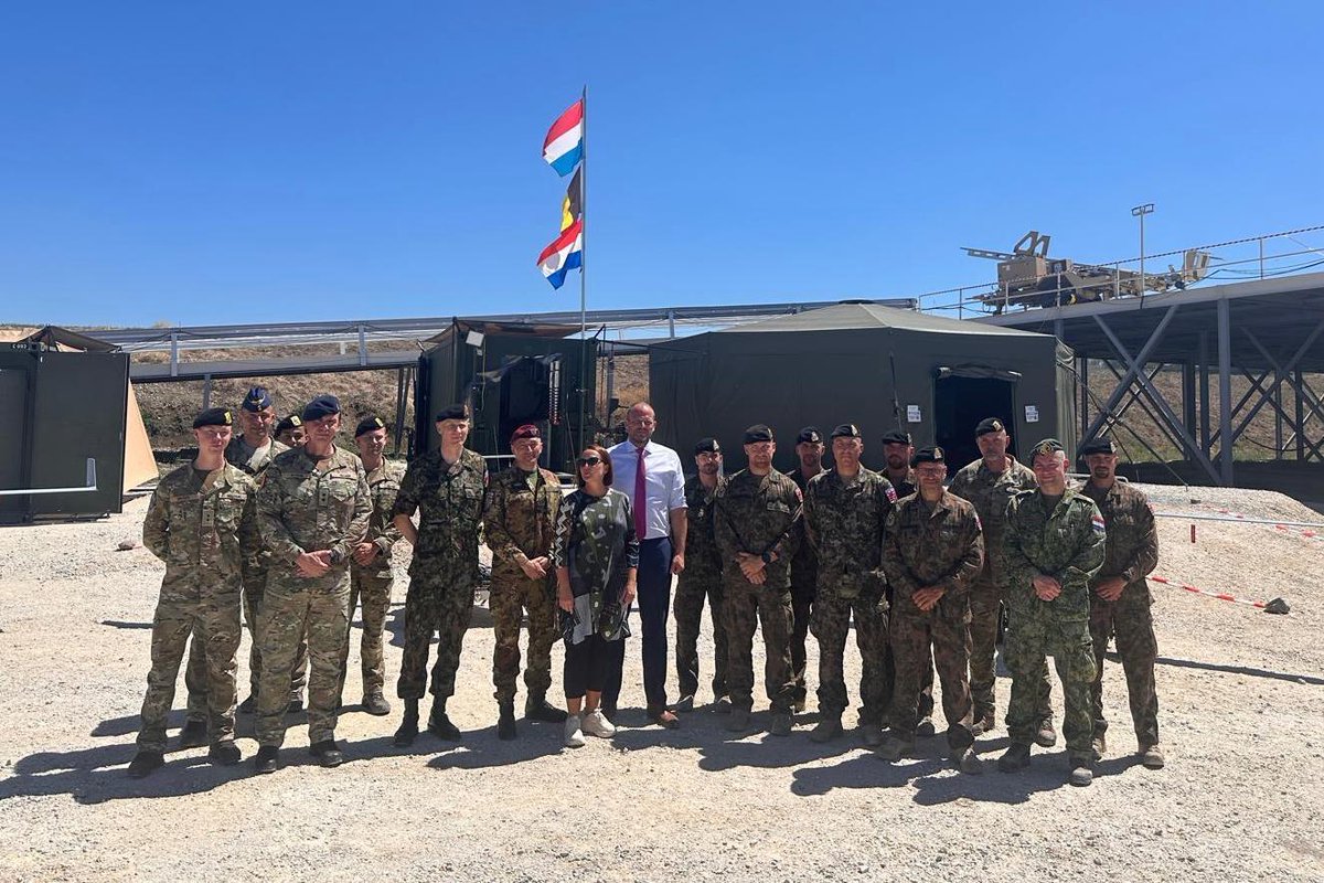 NATO_KFOR's tweet photo. The Commander of the #NATO-led #KFOR mission, MG Enrico Barduani, welcomed the MoD of Luxembourg, H.E. @Yuriko_Backes and the Belgian MoD, H.E. @FranckenTheo at KFOR HQ in Pristina. They were accompanied by Luxembourg’s CHOD, General Steve Thull

#UNITASOMNIAVINCIT https://t.co/QjNZJ4GfTE