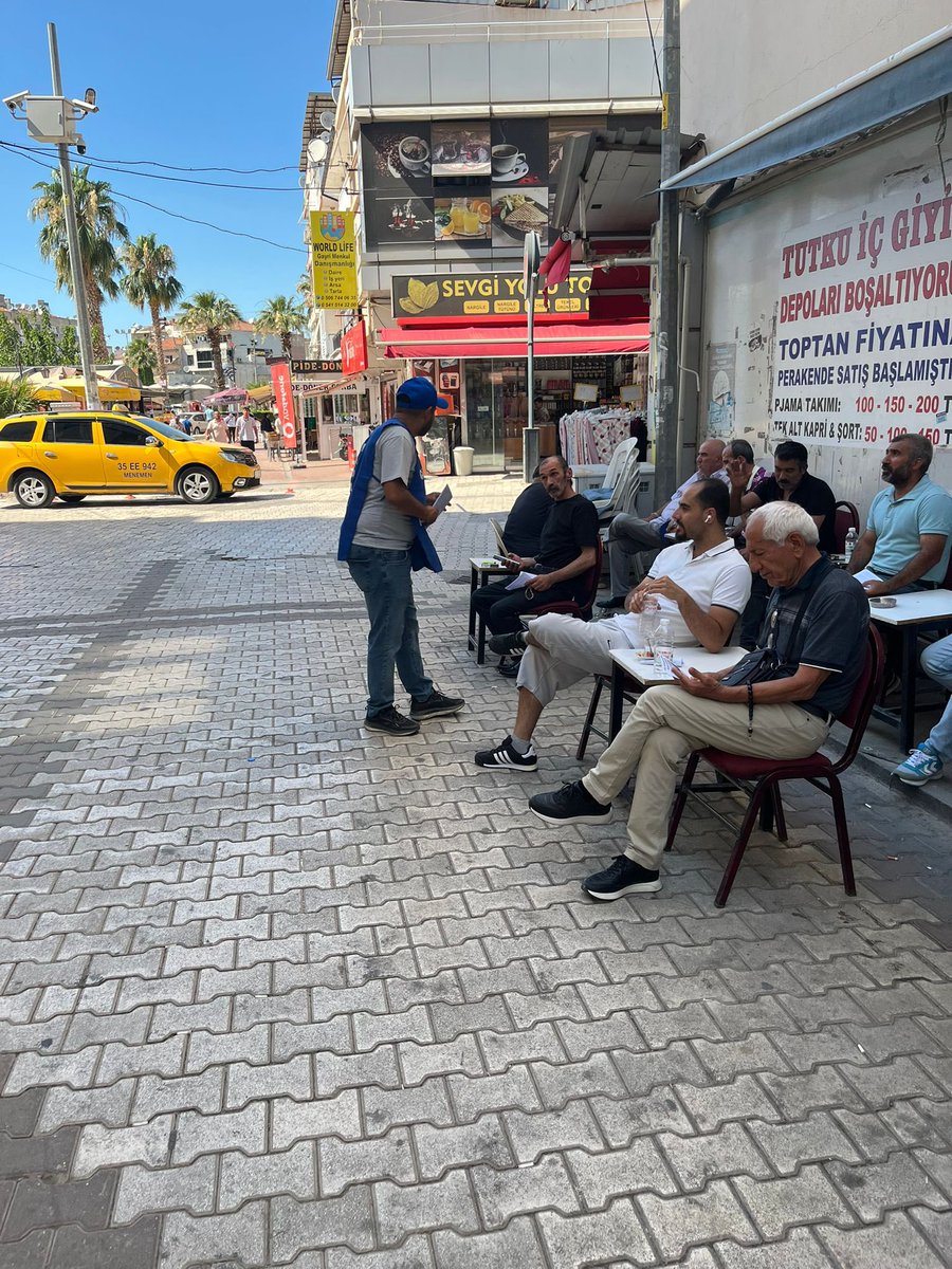 PetrolIzmir's tweet photo. 5 Temmuz Cumartesi Menemen Cumhuriyet Meydanında yapılacak miting için Menemen pazar yeri ve İzban durağında bildiri dağıttık.
#tpiişçisidireniyor
#birliktedirendikbirliktekazanacağız https://t.co/hluB1kJ3ih