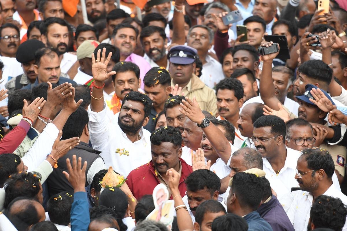 BJP is following the same footsteps of Congress and making the same mistakes!

National parties tend to appoint puppets as state presidents. There is no difference between Congress and BJP!

Congress!

Kamaraj was one of the tallest Congress leaders in the 50s and 60s. But once