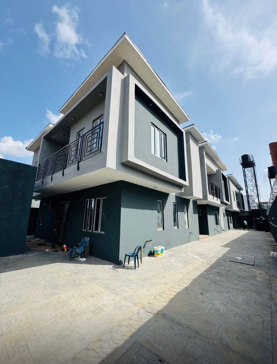 Crayjoe_'s tweet image. 2 BEDROOM APARTMENT
PRICE: N150M
LOCATION: ALLEN, IKEJA
FEATURES:
Spacious rooms
Ample car space
Fitted kitchen
Gated compound
Serene environment
All rooms en-suite
Security lights.
Title: C of O