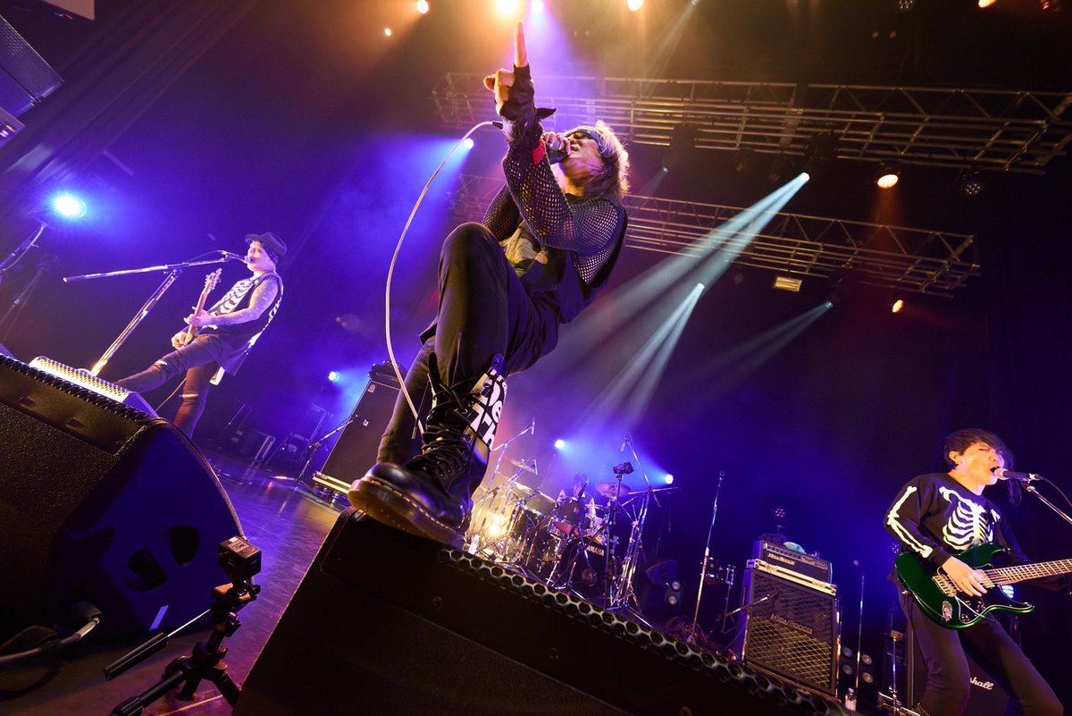 HIROSUKE_BALZAC's tweet photo. 今夜はZepp Shinjukuで、元かまいたち・D.P.Sのケンジさん還暦祝ライブに出演でした。楽しかったー！ https://t.co/5WSLw844Jx