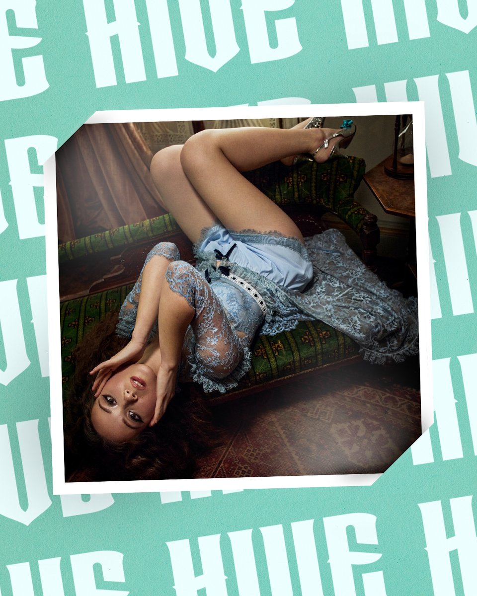 REVIEW: We went to catch <a href="/laufey/">laufey</a>'s intimate acoustic performance at the Union Chapel in London! 

📝: <a href="/DejaFuVPD/">Yijia 仪嘉</a> 

🔗: hivemagazine.net/live-reviews/l…