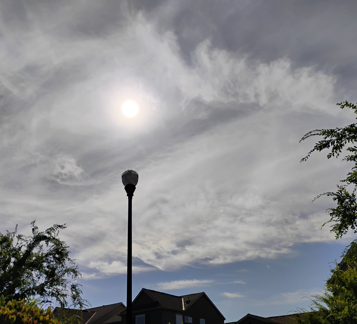 Ann92806986Ann's tweet image. July 3, 2025
Sacramento Valley California 
Today they are clouding the sun because our secret government forecast our temperatures to be under 100 degrees. It is living hell this summer and the devils are working their magic!
#SolarGeoengineering
#SunBlocking