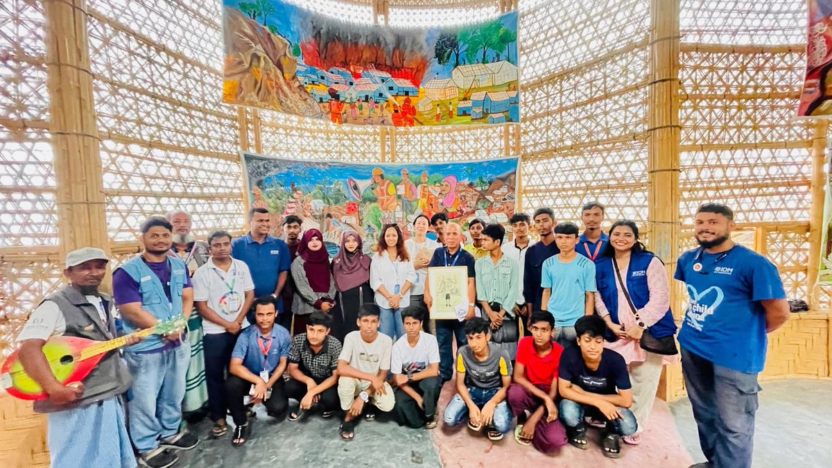 It was an incredible moment with a foreigner and with the head of operations at <a href="/IOMBangladesh/">IOM Bangladesh</a> namely @samuelfalsis and others stuffs.

It wasn't just a stretch, it's my encouragement and developing my arts with his first picture...