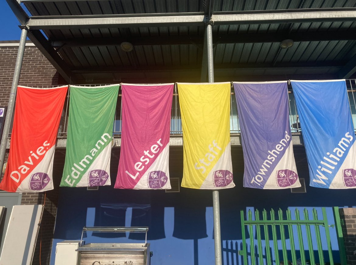 #SportsDay2025 The stage is set for tomorrow and we wish all the students and guests an enjoyable 91st Annual Sports Day. Events start from 09:30 and the current standings are:

In 3rd with 26 pnts 🔵 Townshend
In 2nd with 29 pnts 🟢 Edlmann
In 1st with 31 pnts 🔴 Davies
