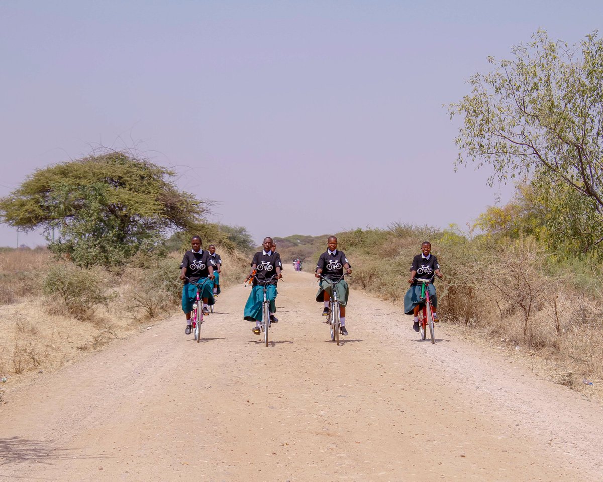 MalalaFund's tweet photo. 🇹🇿 Meet the girls and grassroots organisations making an impact in Tanzania.

High rates of early marriage, early motherhood and gender-based violence prevent girls in Tanzania from completing 12 years of education. That’s why, Malala Fund’s partners in the country focus on…

🔹Advocating for policies to reduce child marriage and other forms of gender-based violence
🔹Implementation of policies that enable young mothers to return to school
🔹Supporting girls from marginalised, rural communities to access education

Learn more about our partners’ impact at https://t.co/6NsXKZRpPX