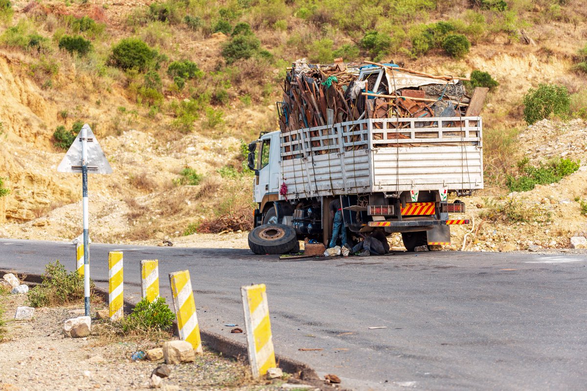 Ethiopian broken system is like a car stalled in the middle of the road overloaded with outdated junk, exhaust spewing blame, and nobody at the wheel willing to steer toward real change. We keep patching tires when the engine needs rebuilding. 🧰 #Ethiopia