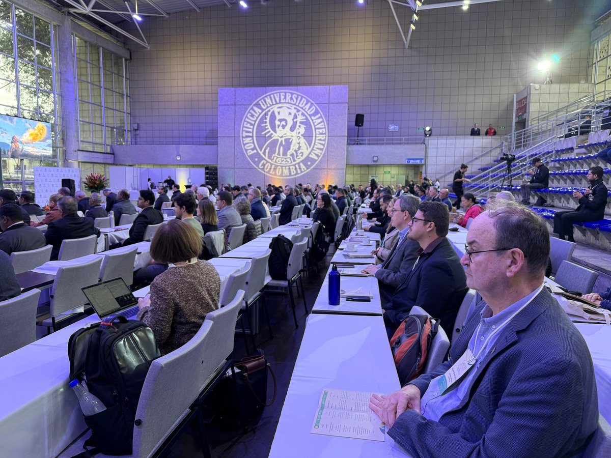 Hoy iniciamos el cuarto y último día de la Asamblea #IAJU2025 con la plenaria “Environmental Justice: Responding to the Cry of the Earth and the Cry of the Poor”. 

🌿A diez años de Laudato Si’, reflexionamos sobre cómo la Compañía de Jesús ha respondido al llamado del Papa