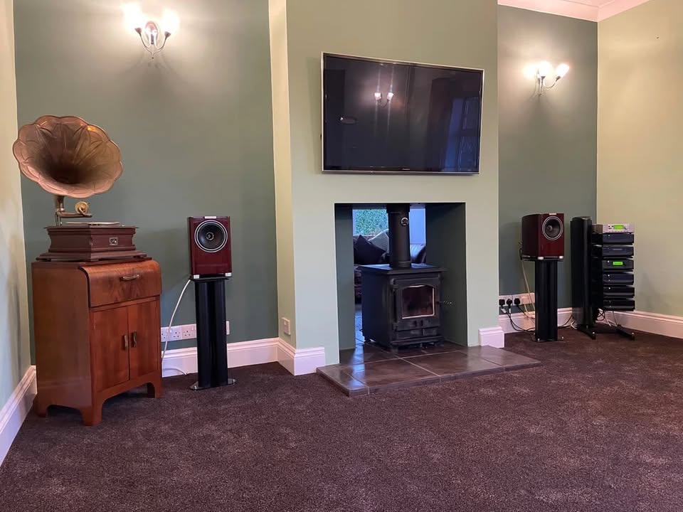 ExpressiveAudio's tweet image. We love crafting personalised #HiFi and #HomeCinema systems. Whether you’re starting fresh or upgrading, we’ll design and install a completely tailored setup. Take a look at some of our completed installs for ideas to transform your #HomeEntertainment: zurl.co/36ui