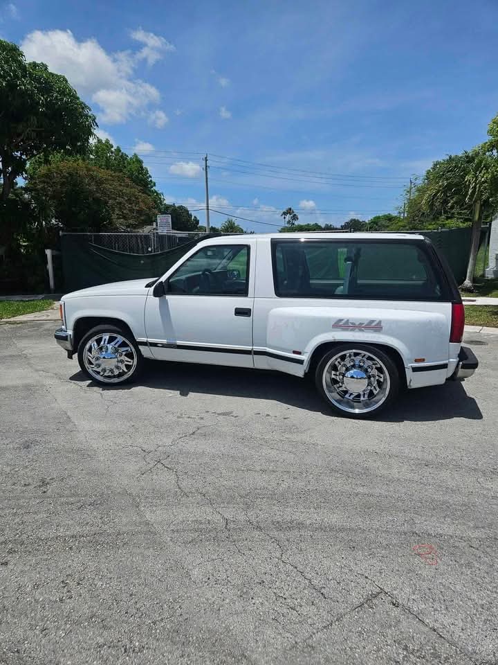 2 door Tahoe Dually