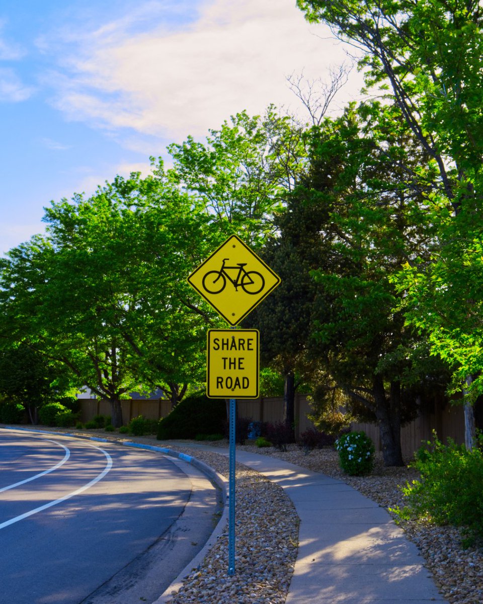 njsmartrider's tweet photo. Smart Riders always share the road! Safety is a two-way street! #SmartRiders #JerseyDrives #motorcyclesafety https://t.co/vntAd30XsG