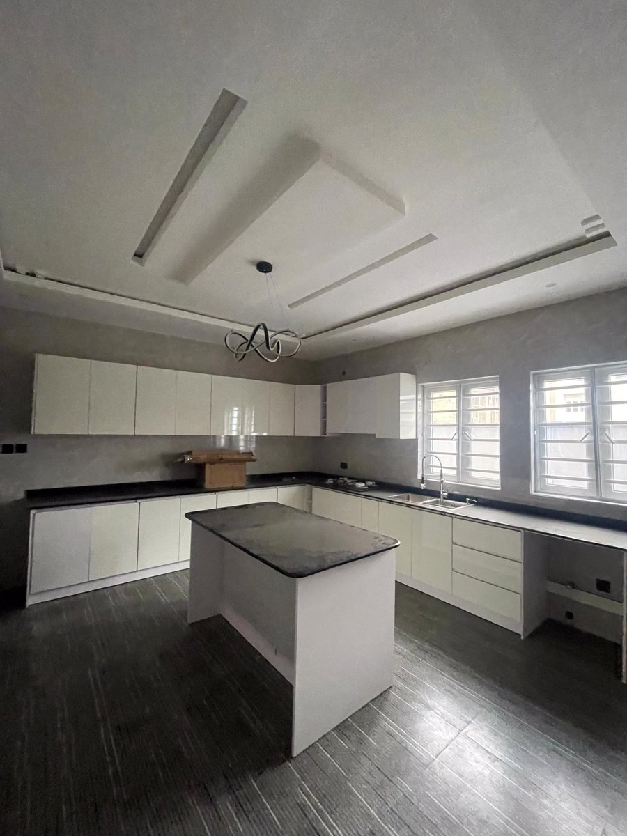Crayjoe_'s tweet image. 4 BEDROOM FULLY DETACHED DUPLEX WITH STUDY ROOM AND A BQ
PRICE: N190M
LOCATION: OPIC ESTATE
FEATURES:
Spacious rooms
Ample car space
Fitted kitchen
Gated compound
Serene environment
All rooms en-suite
Security lights.
Title: C of O