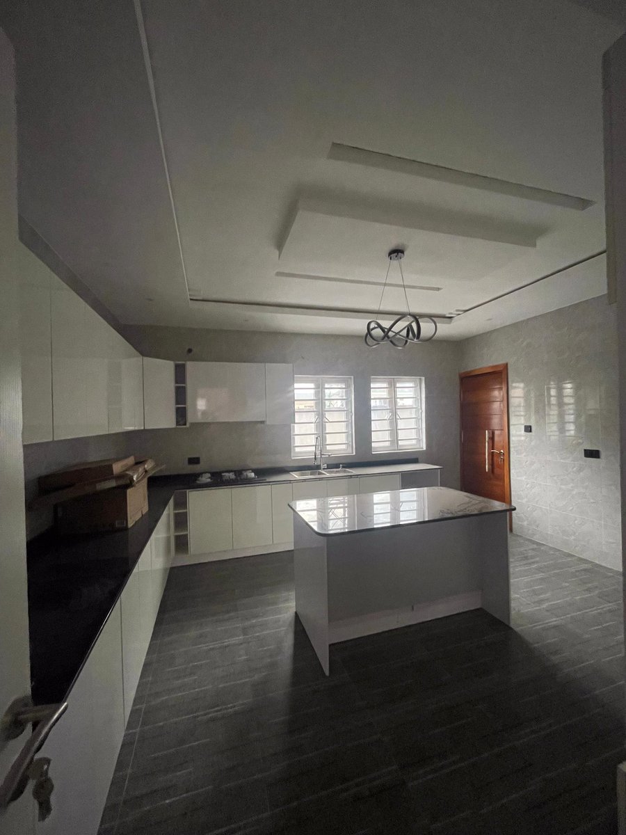Crayjoe_'s tweet image. 4 BEDROOM FULLY DETACHED DUPLEX WITH STUDY ROOM AND A BQ
PRICE: N190M
LOCATION: OPIC ESTATE
FEATURES:
Spacious rooms
Ample car space
Fitted kitchen
Gated compound
Serene environment
All rooms en-suite
Security lights.
Title: C of O