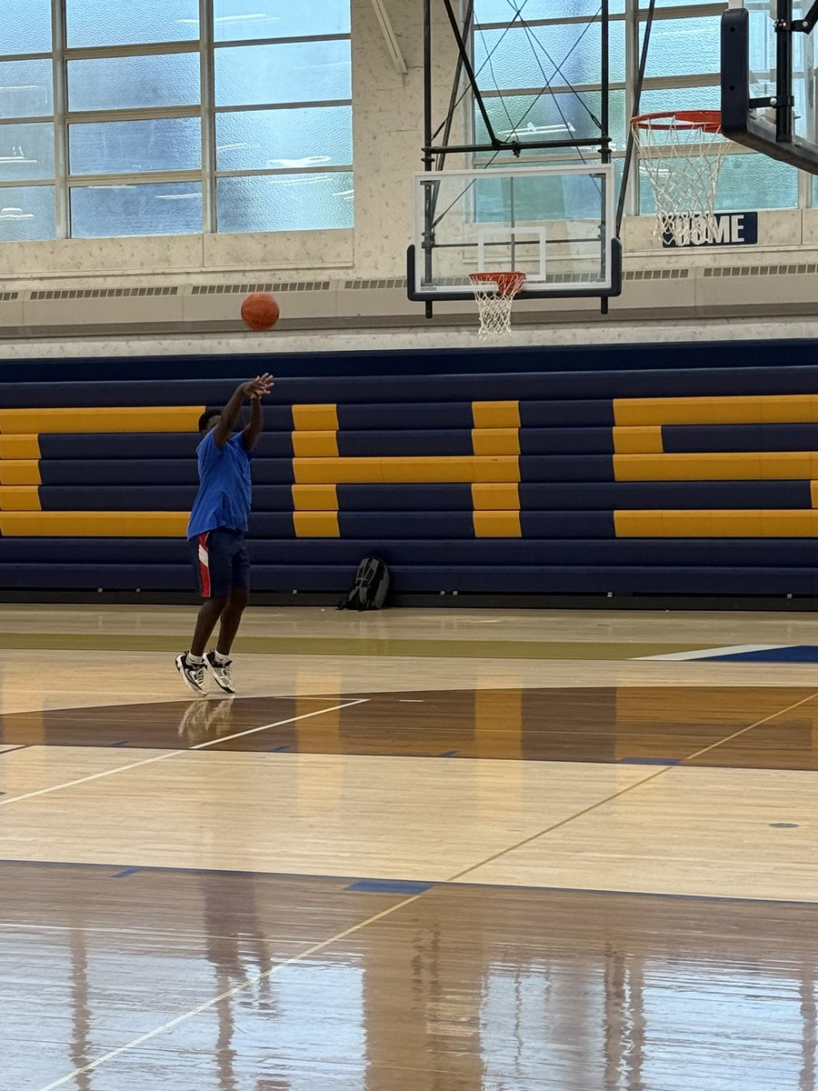 Class of ‘27 Guard/Forward Isiaha Clement getting some extra shooting work in today before workouts. Roll Colls!