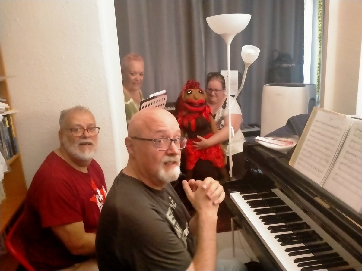 Drets Civils Lleida (@dretscivilsll) on Twitter photo Tot l'equip a l'assaig de Mancarena Delacru que es representarà el dia 8 de juliol al Patí de <a href="/IEILleida/">INSTITUT D'ESTUDIS ILERDENCS</a>. La repressió franquista contra les dones a ritme de copla. Produït per Memòria Democratica de <a href="/paerialleida/">Ajuntament de Lleida</a> Tot l'equip a l'assaig de Mancarena Delacru que es representarà el dia 8 de juliol al Patí de <a href="/IEILleida/">INSTITUT D'ESTUDIS ILERDENCS</a>. La repressió franquista contra les dones a ritme de copla. Produït per Memòria Democratica de <a href="/paerialleida/">Ajuntament de Lleida</a>