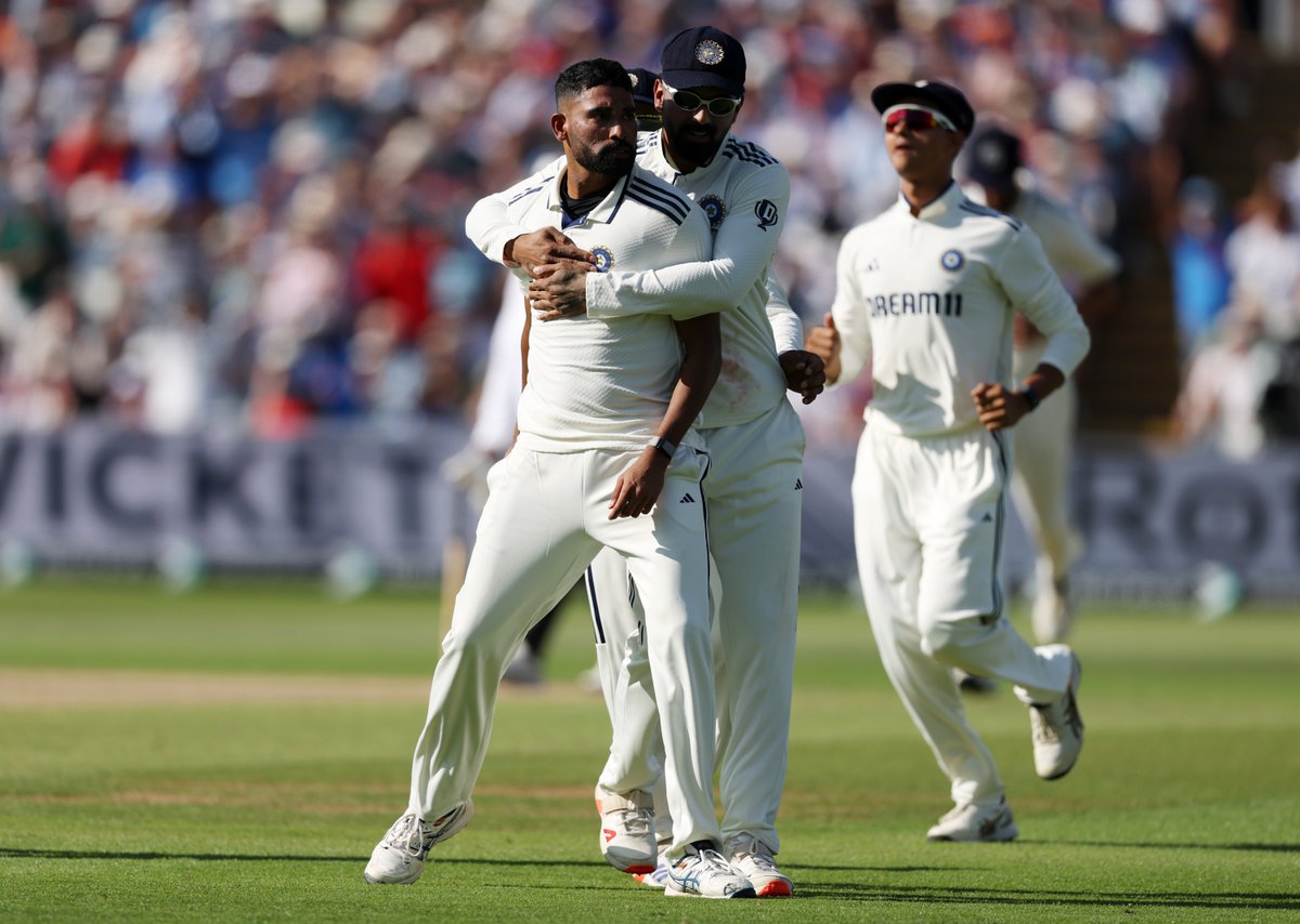 Wicket No. 3⃣ for #TeamIndia! 👍 👍

Mohammed Siraj strikes 🙌

#ENGvIND | <a href="/mdsirajofficial/">Mohammed Siraj</a>