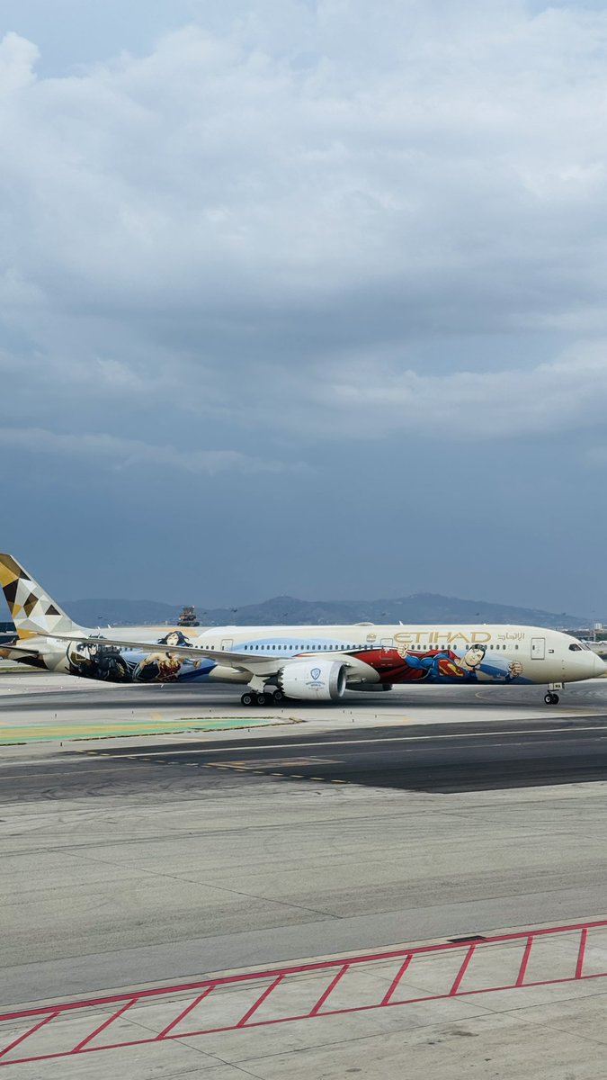 manoj_g33k's tweet image. Spotted the DC Comics livery on Etihad today 😄