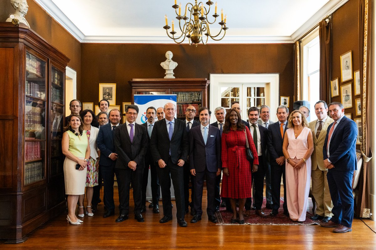 igoldfajn's tweet image. Hoje no almoço de trabalho com o @ipdal_oficial, falei com uma plateia seleta de empresários, deputados, embaixadores, sobre como o @BIDbr está abrindo portas para o setor privado português na América Latina e no Caribe. Com o programa BID para as Américas, queremos transformar…