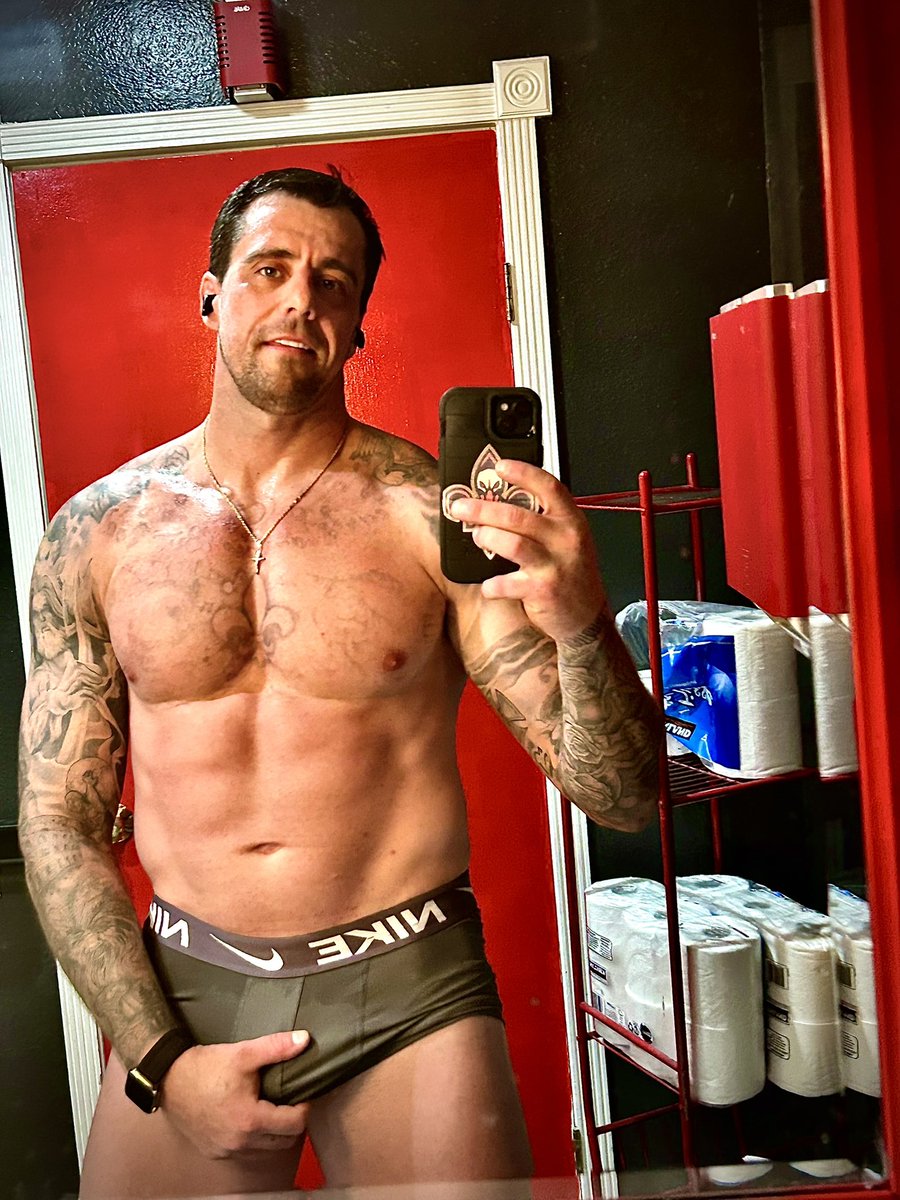 ATXfitTop's tweet photo. Getting ready for the beach https://t.co/rVNUxRcLw6