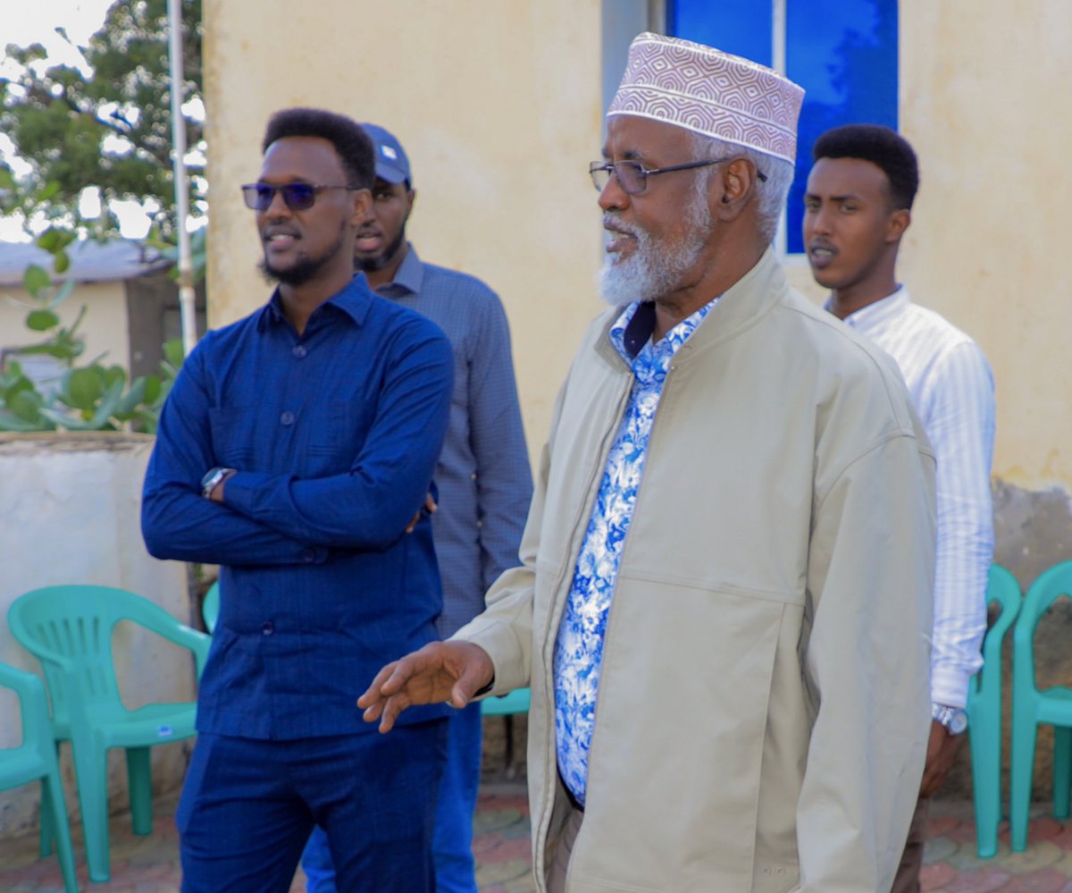 JSStatehouse's tweet image. Madaxweynaha Dowladda Jubaland, Mudane Axmed Maxamed Islaam, ayaa maanta saxiixay buugga tacsida Alle ha u naxariistee Madaxweyne ku xigeenkii Labaad ee Dowladda Jubaland Marxuum Suldaan Cabdiqaadir Xaaji Maxamuud.
Madaxweynaha ayaa sidoo kale Halkaas kula kulmay qaar kamid ah…