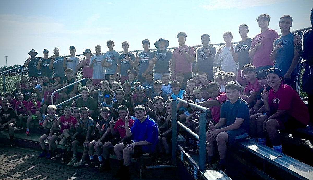 chris_owen215's tweet image. Had a blast coaching at the Kingsway Youth Football Camp! 🏈 Grateful to @CoachMHendricks and all the parents for the chance to help develop the next generation of Dragons. The future is bright! 🔴🐉 #KingswayFootball #FutureDragons #GiveBack @Dragons_AD @22Boosters…