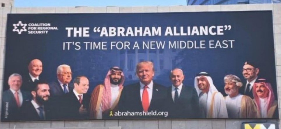 يا متابع تفاصيــل  الحـــدث والجزيرة 
موجز الصورة ابلغ من تفاصيل الاخبار 

النفـــاق اجتمـــع في طاوله مستديره 
والحقايق تجلت في زمن كشف الاستار  

خيمـت لعنــة التـــاريخ في كل ديره 
والغبي دق في نعش الكرامات مسمار 

#صالح_الاحمدي