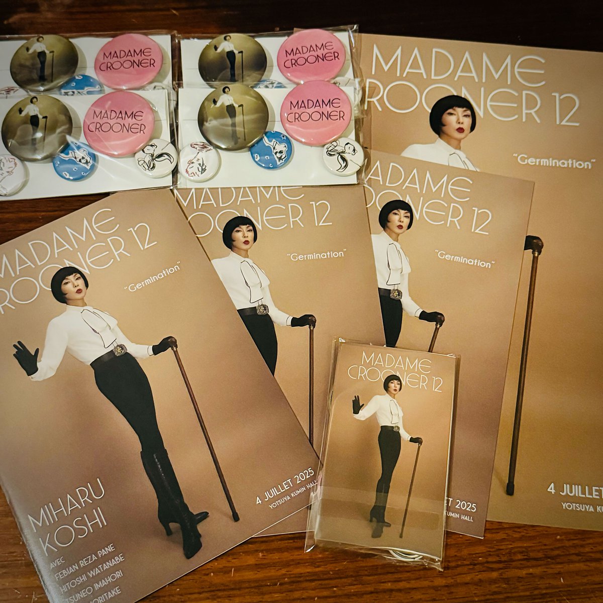 _okadatakashi's tweet image. 本日4日金曜日、コシミハル コンサート『マダム・クルーナー12』が四谷区民ホールにて開催されます！18:30開演です。ツインピークスやSwing Slowの曲など楽しみ！物販では新規で制作した缶バッジ５個セットやポスターなどを販売します。どうぞよろしくお願いいたします🙇
miharukoshi.info/news