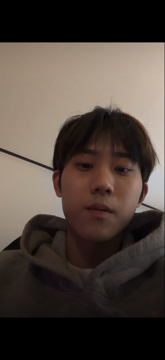 _codud0304_'s tweet image. 안벼웅ㅇ라방켜쥬세요 얼굴보고싶다 24년리즈라방……..이때너무잘생굣어