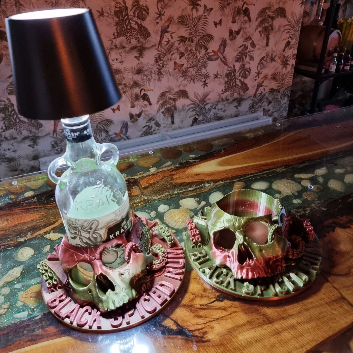 LeadDIYshop's tweet image. Meet our Kraken 🐙🦑 Black Spiced Rum Skull Bottle Lamp 💡💡, crafted to amaze and charm! 💡 Perfect for any setting. 
Explore it here👇
leaddiyshop.com/product-page/k…

#HomeDecor #LEDStyle #UniqueDesigns What's your favorite statement piece of decor?