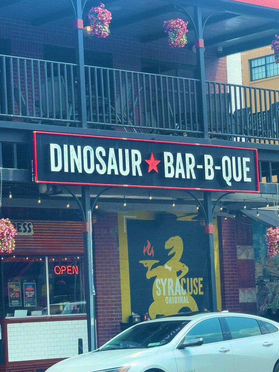 KelssIts's tweet photo. A BBQ restaurant of an extinct creature 🍗. #bdj1 https://t.co/56FOuZyQSu