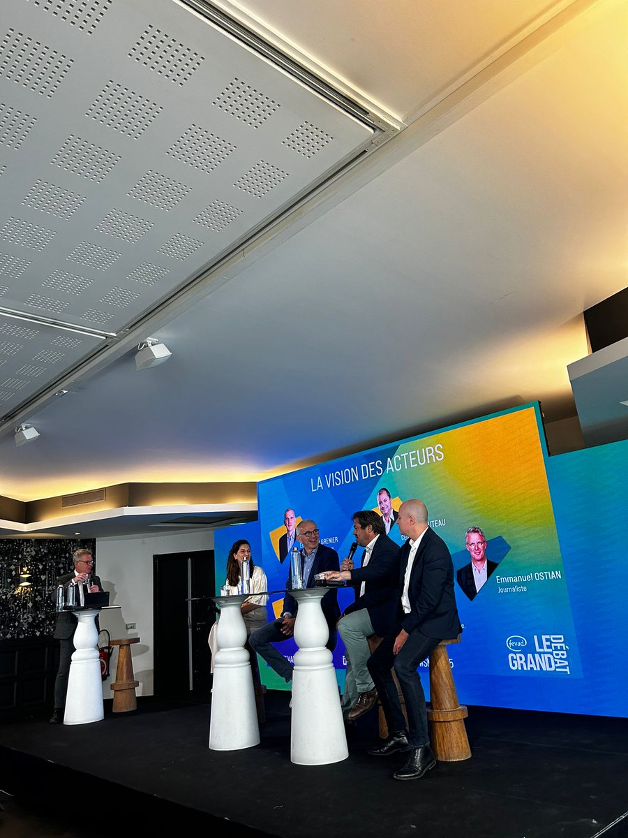 💬 Débat en cours : À quoi ressemblera le commerce dans 10 ans ?
Des acteurs et experts de référence partagent leur vision du futur : des échanges riches à suivre !
#SMU25 #StartMeUp #Fevad #ecommerce #Commerce2035