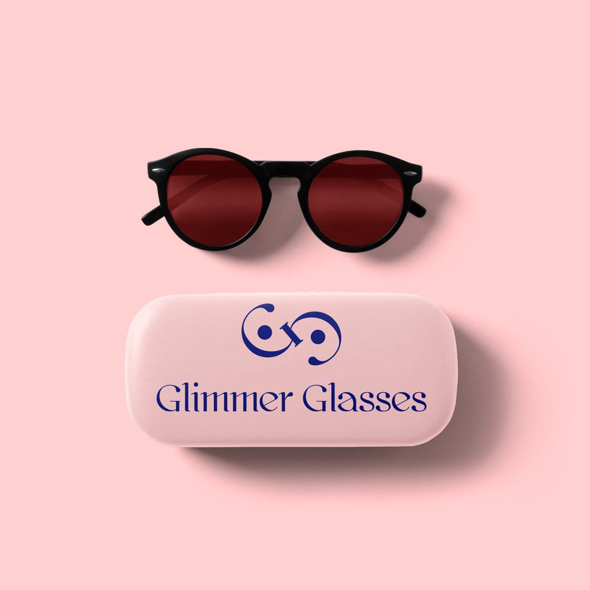 هوية (Glimmer Glasses) مستوحى من فكرة الانعكاس الأنيق والجمال المتوهّج، حيث يرمز الاسم إلى اللمعان الراقي الذي يظهر في كل تفاصيل التصميم من الإطار إلى العدسة💙