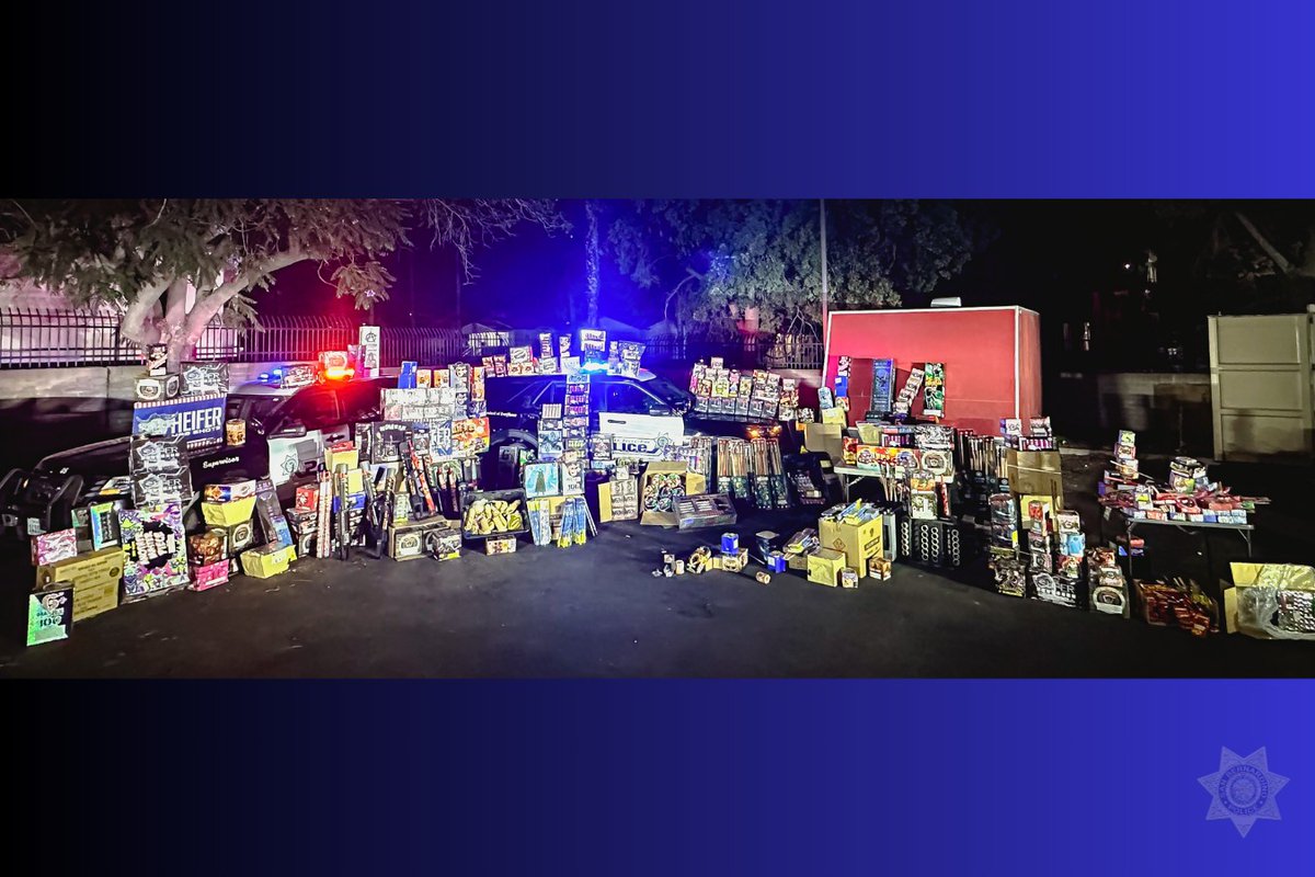SanBernardinoPD's tweet image. 10,000 POUNDS 🧨

@SBPD_CHIEF 

#SBPD #NotInOurCity #JoinSBPD #SanBernardino