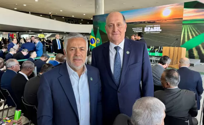 diariominero's tweet photo. Cornejo sigue en Brasil, buscando potenciar la minería y agricultura de Mendoza. Nota completa en: https://t.co/k6Alao7Wx4
#Mineria #energia #mendoza #argentina #brasil #noticias #cornejo #apexbrasil #inversion #agricultura #politica #economia https://t.co/t0u72Et46j