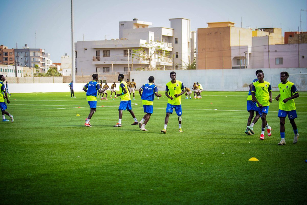 usgoreefootsa's tweet photo. 📸 Échauffement 💦 ⚽️ 🔋
#usgoree
#coupedelaligue
#LSFP
#football
#usgson
Revit Gorée Toujours 🔵 ⚪️ https://t.co/ffXs2nIhLN